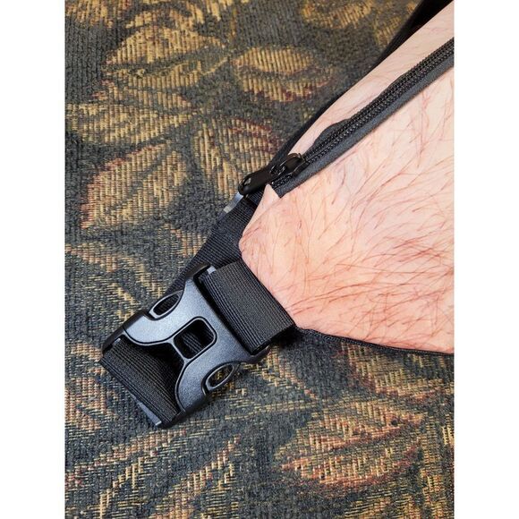 Unisex Hairy Belly Button Fanny Pack - Picture 2 of 5